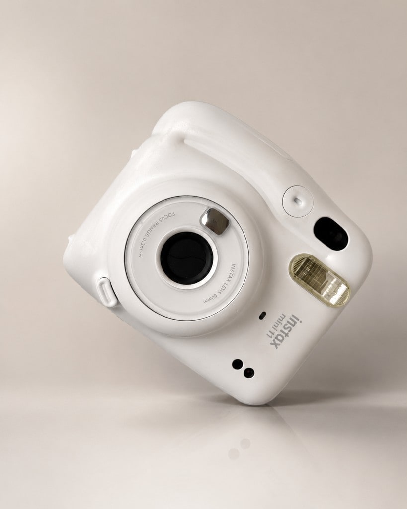 Instax Mini 11 w kolorze białym — aparat do zdjęć polaroid